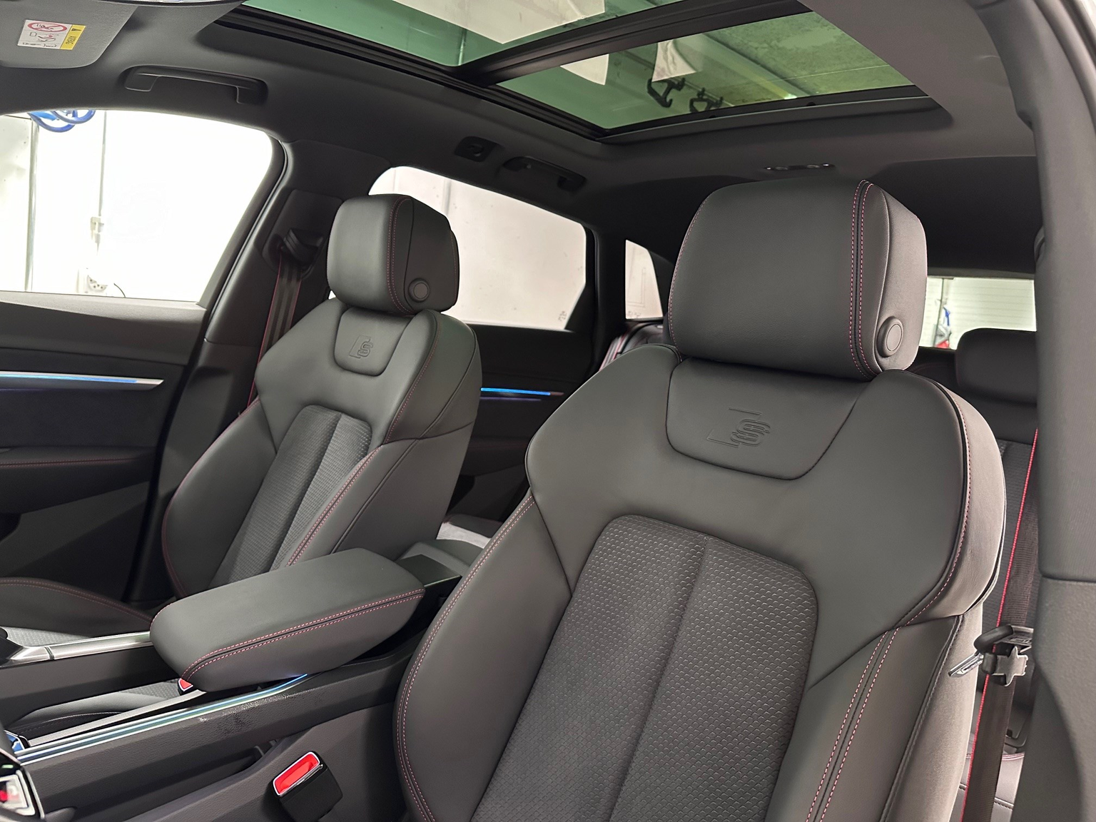 AUDI Q8 50 e-tron Black Edition quattro