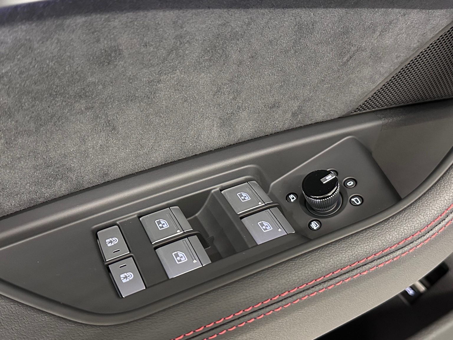 AUDI Q8 50 e-tron Black Edition quattro