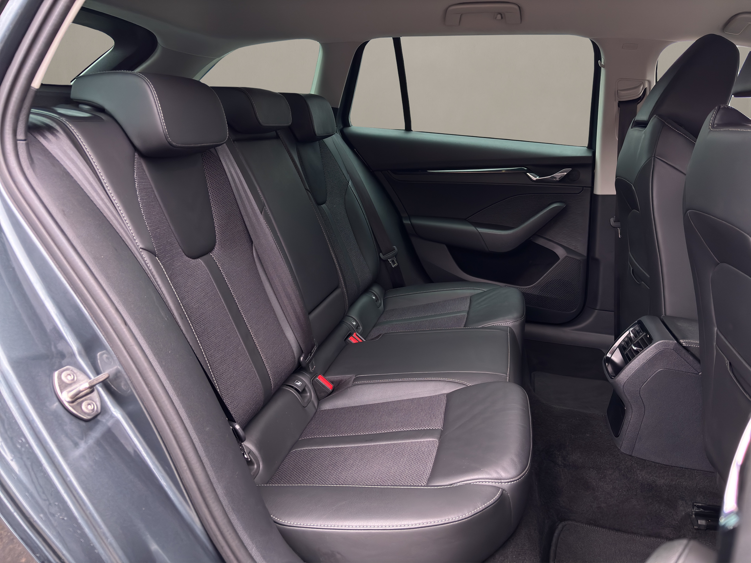 SKODA Octavia Combi 2.0 TDI DSG Ambition 4x4