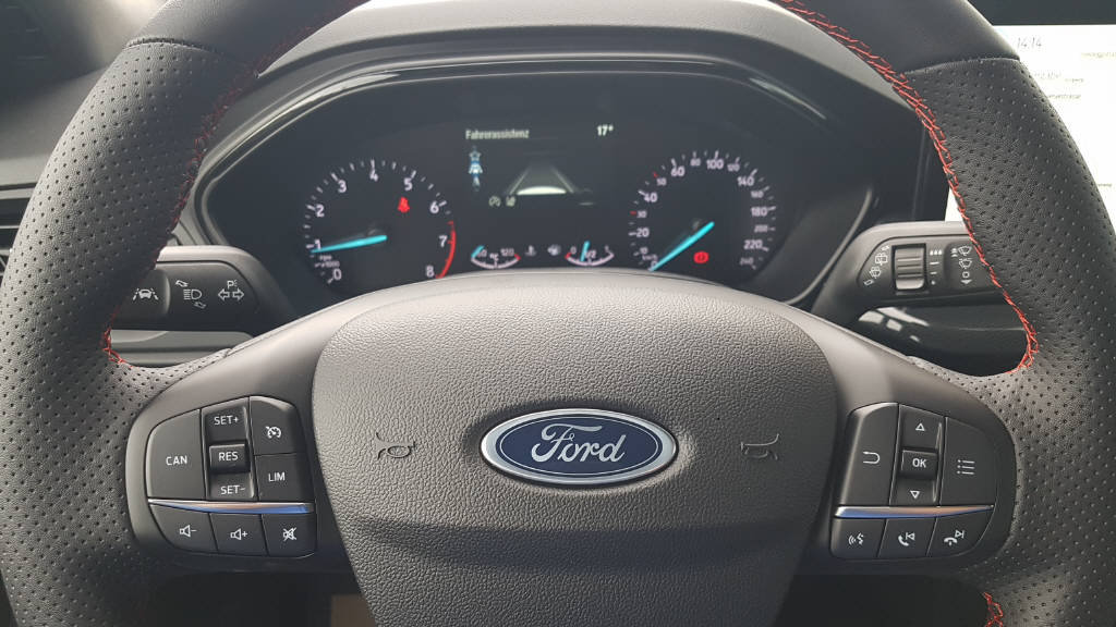 FORD Focus 1.0i EcoB Hybrid 155 ST-Line