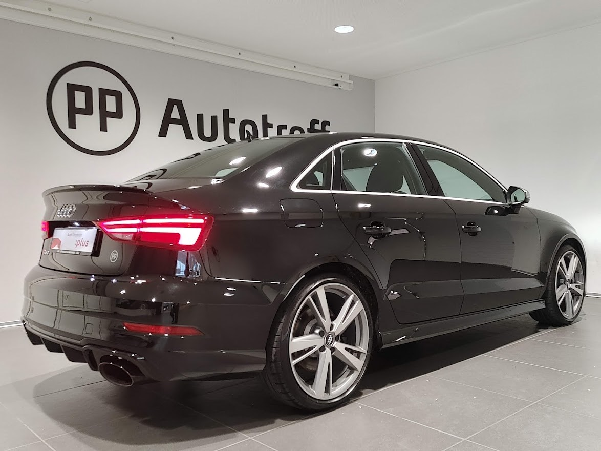 AUDI RS3 Limousine 2.5 TSI quattro S-tronic