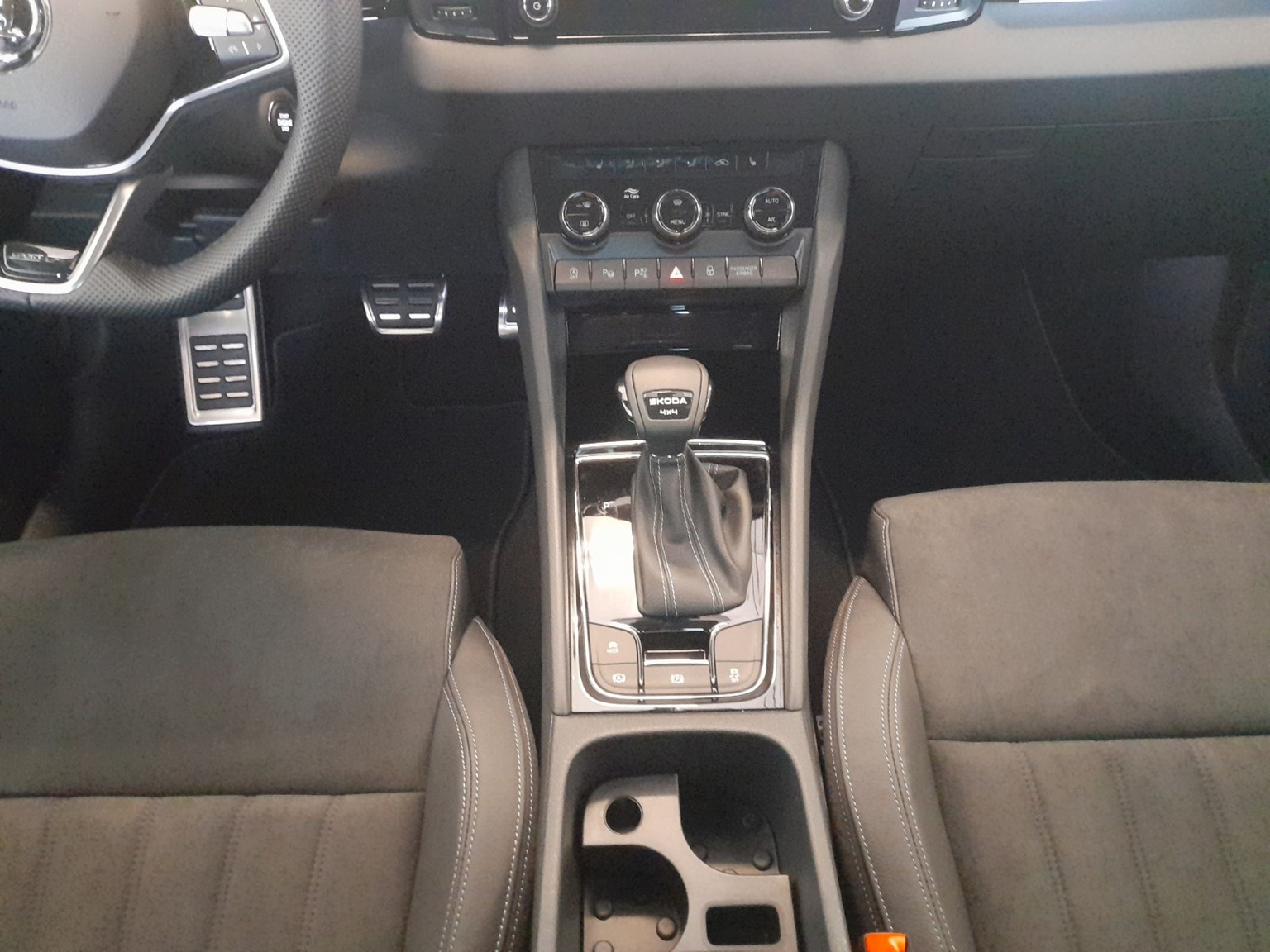 SKODA Karoq 2.0 TSI SportLine DSG 4x4