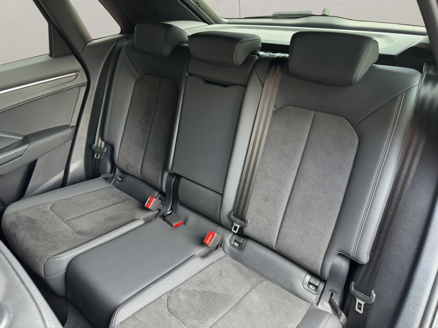 AUDI Q3 2.0 45 TFSI S line quat. S-Tr.