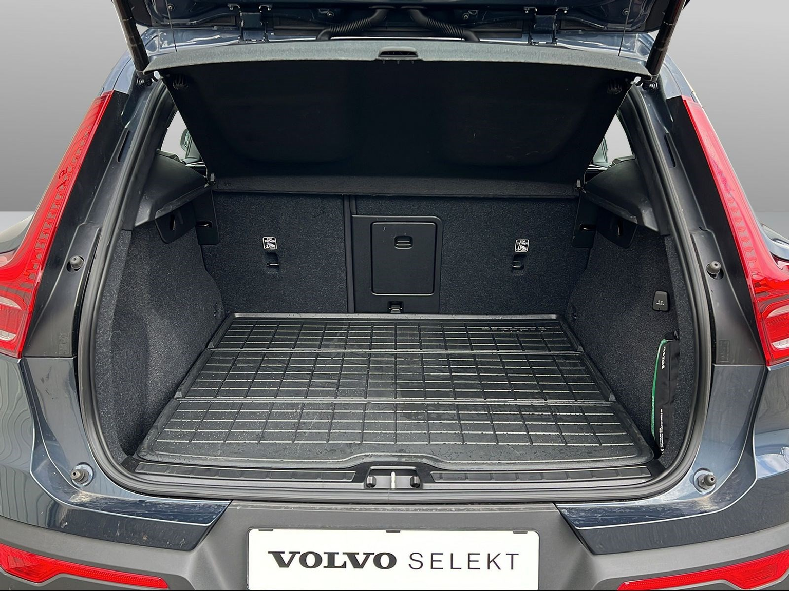 VOLVO XC40 1.5 T4 PiH Inscription Expression