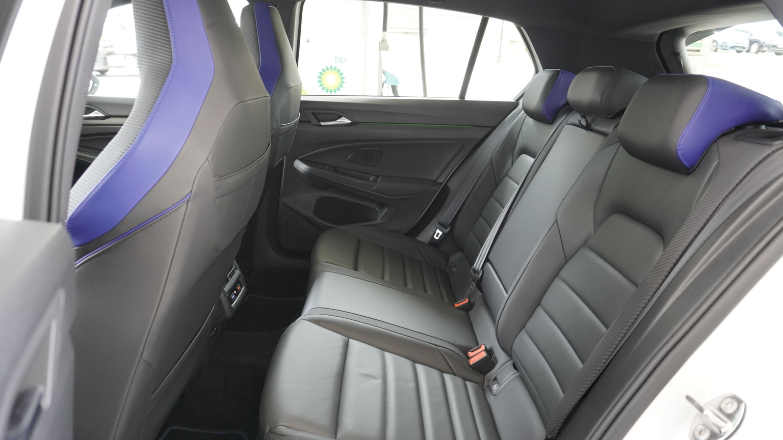 VW Golf 2.0 TSI R DSG 4Motion mit Akrapovic, R-Performancepaket und vieles mehr