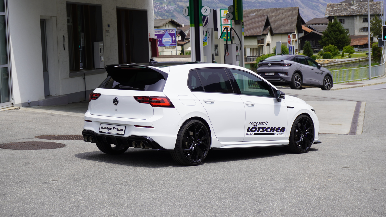 VW Golf 2.0 TSI R DSG 4Motion mit Akrapovic, R-Performancepaket und vieles mehr