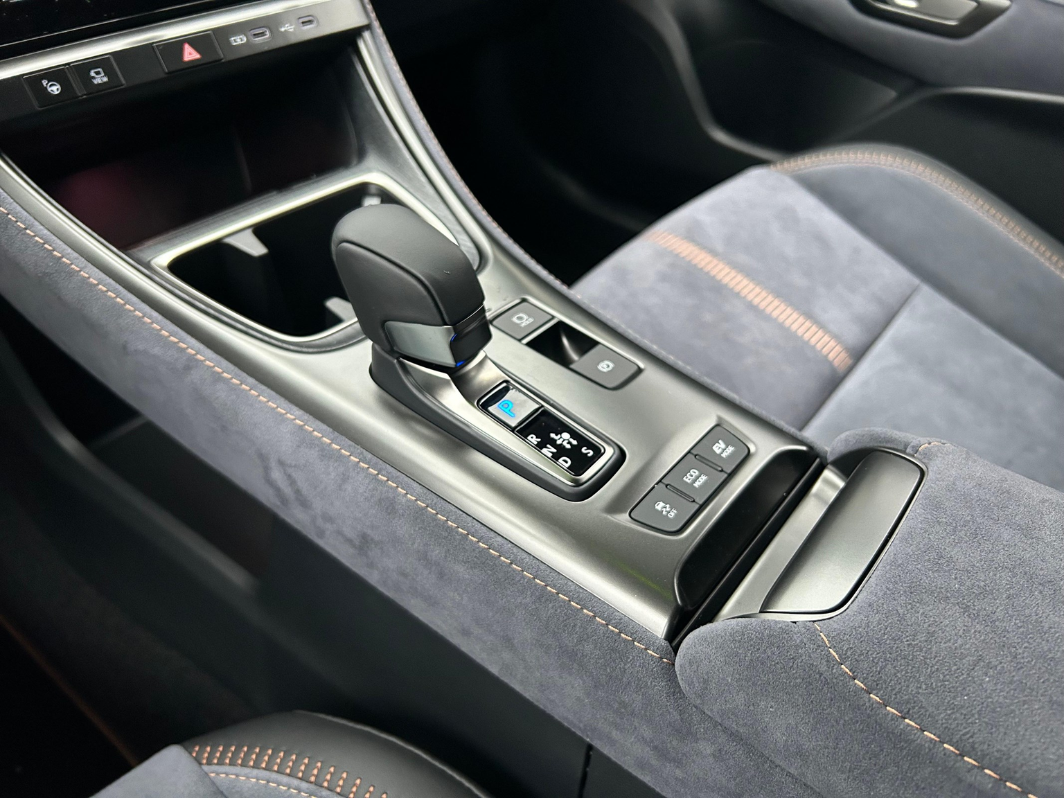 LEXUS LBX 1.5 Hybrid Cool AWD