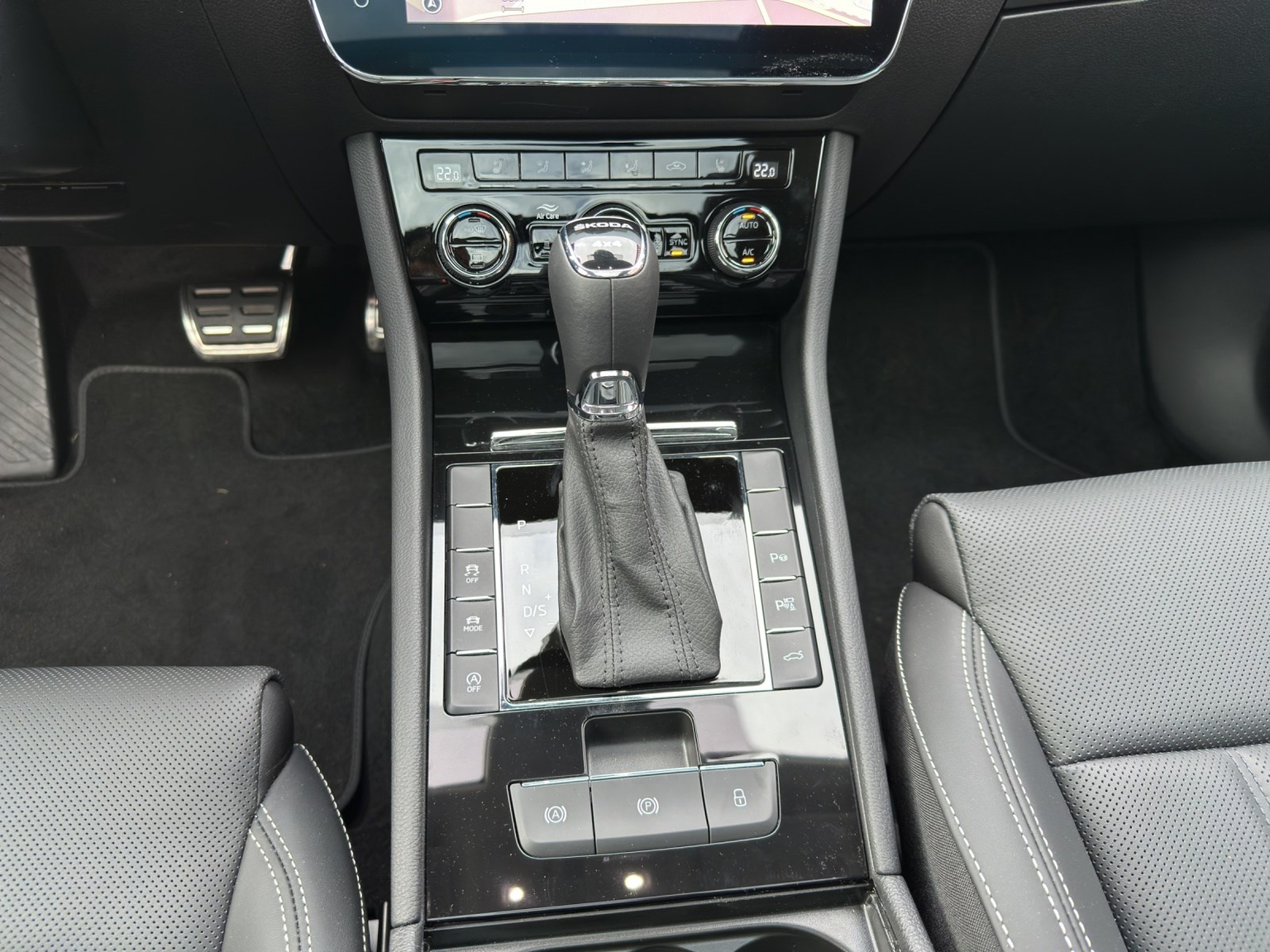 SKODA Superb Combi 2.0 TSI 280 L & K 4x4 DSG