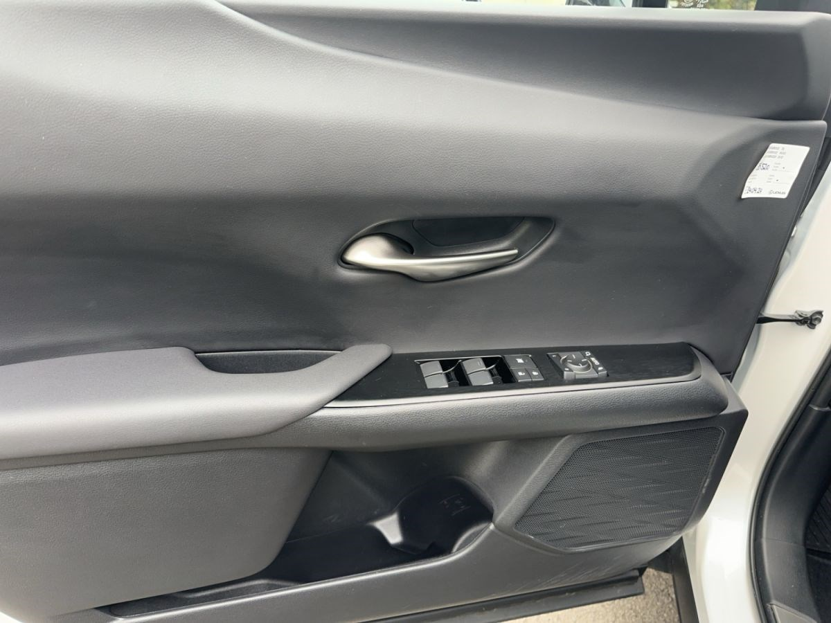 LEXUS UX 300e excellence elektrisch 54,3 kWh