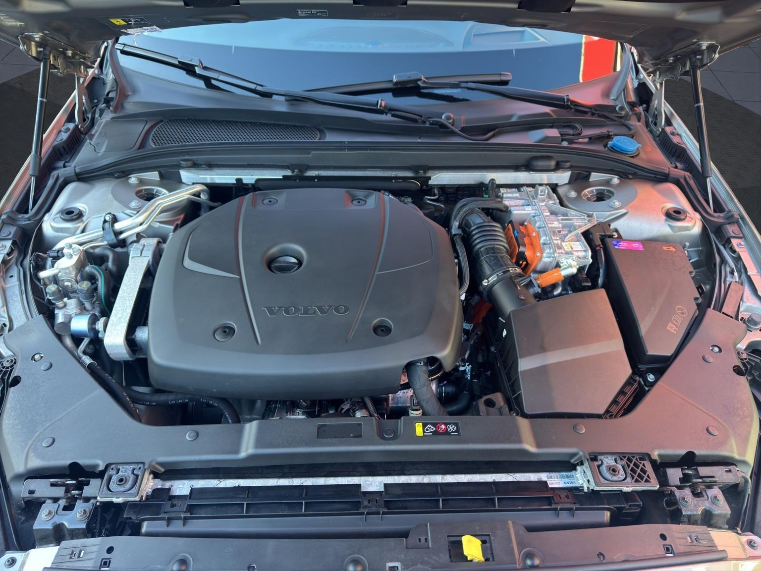VOLVO V60 2.0 T6 TE R-Design eAWD