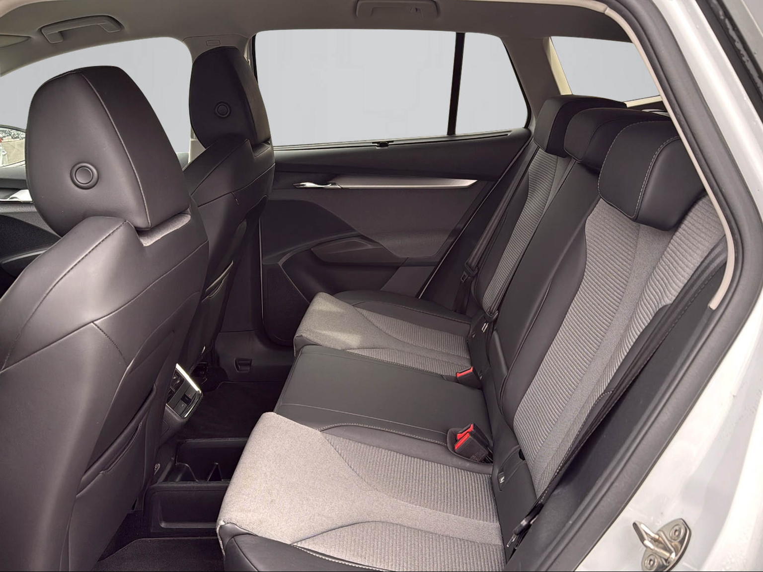 SKODA Enyaq iV 80x