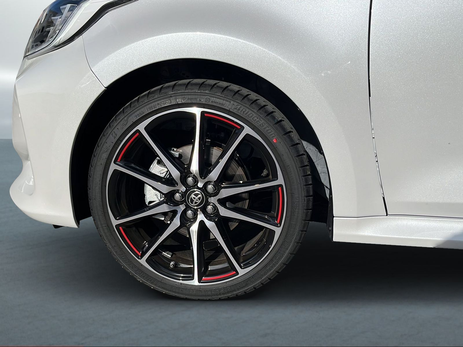TOYOTA Yaris 1.5 GR Sport e-CVT