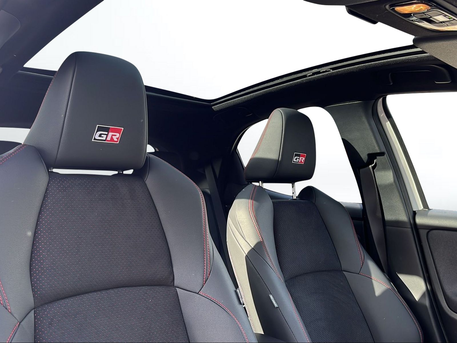TOYOTA Yaris 1.5 GR Sport e-CVT