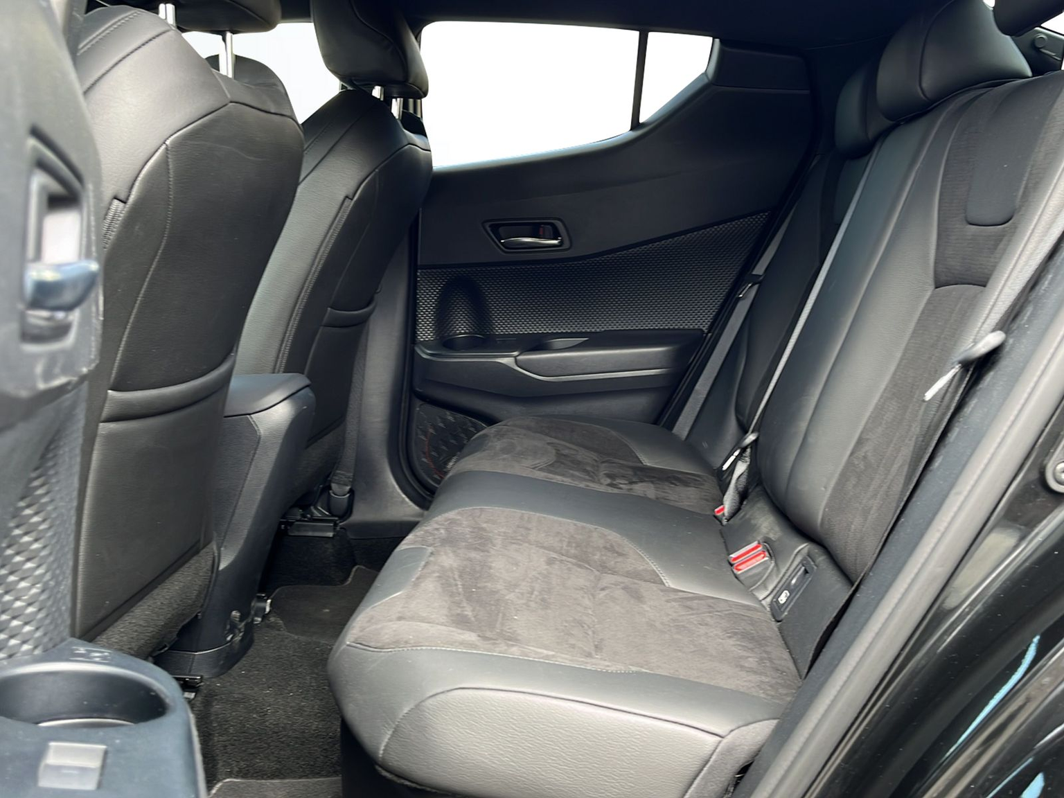 TOYOTA C-HR 2.0 HSD CVT Move
