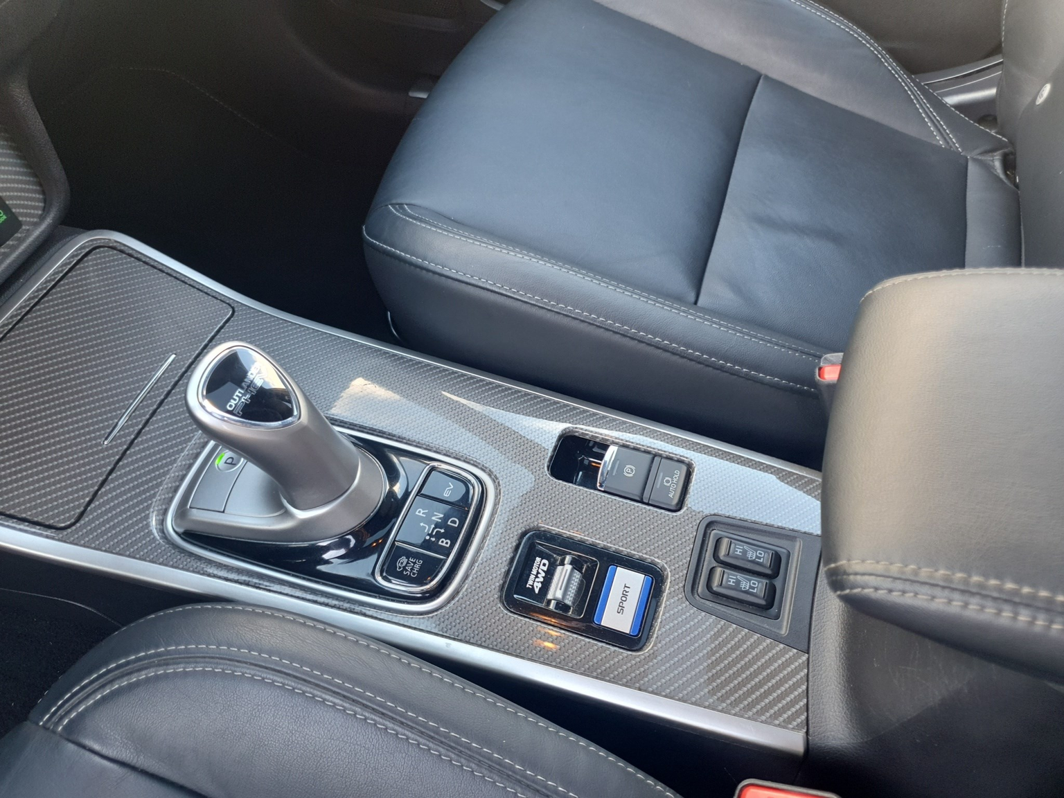 MITSUBISHI Outlander 2.4 PHEV Diamond 54 kms autonomie