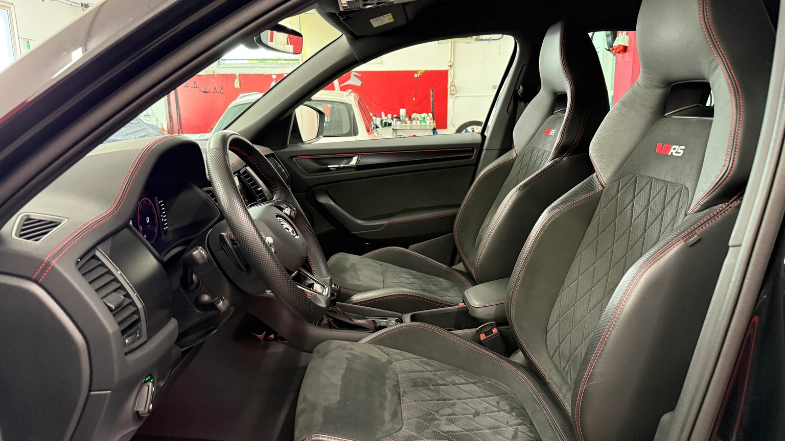 SKODA Kodiaq RS 2.0 TSI 4x4 • 245PS • AHK • LED • RFK 