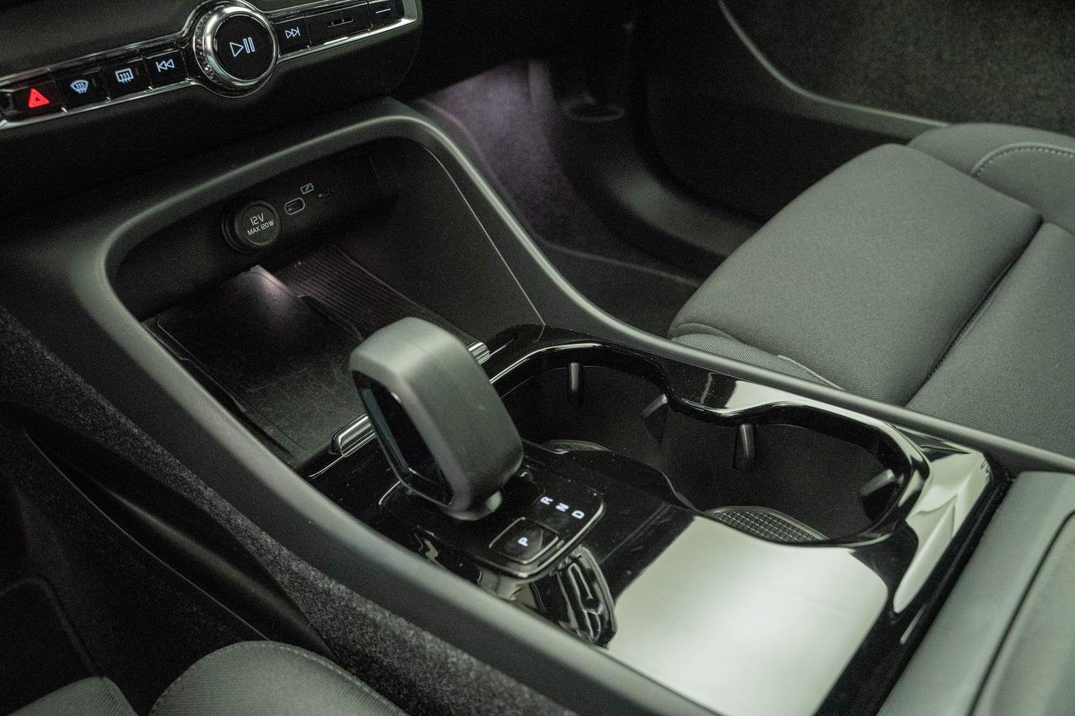 VOLVO XC40 P6 Core
