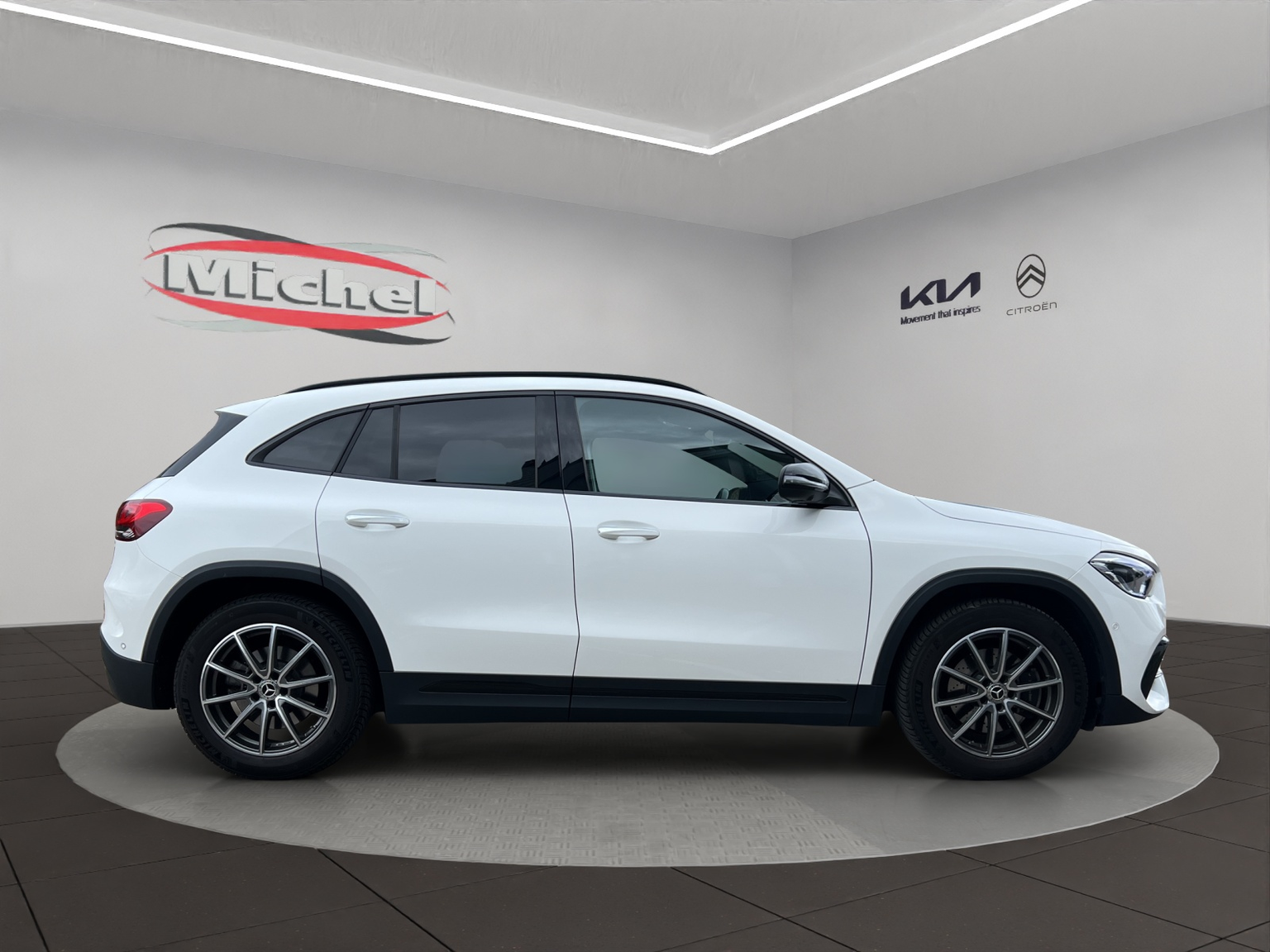 MERCEDES-BENZ GLA 220d 4Matic AMG Line 8G-DCT / Winterräder / frisch ab MFK & mit Garantie