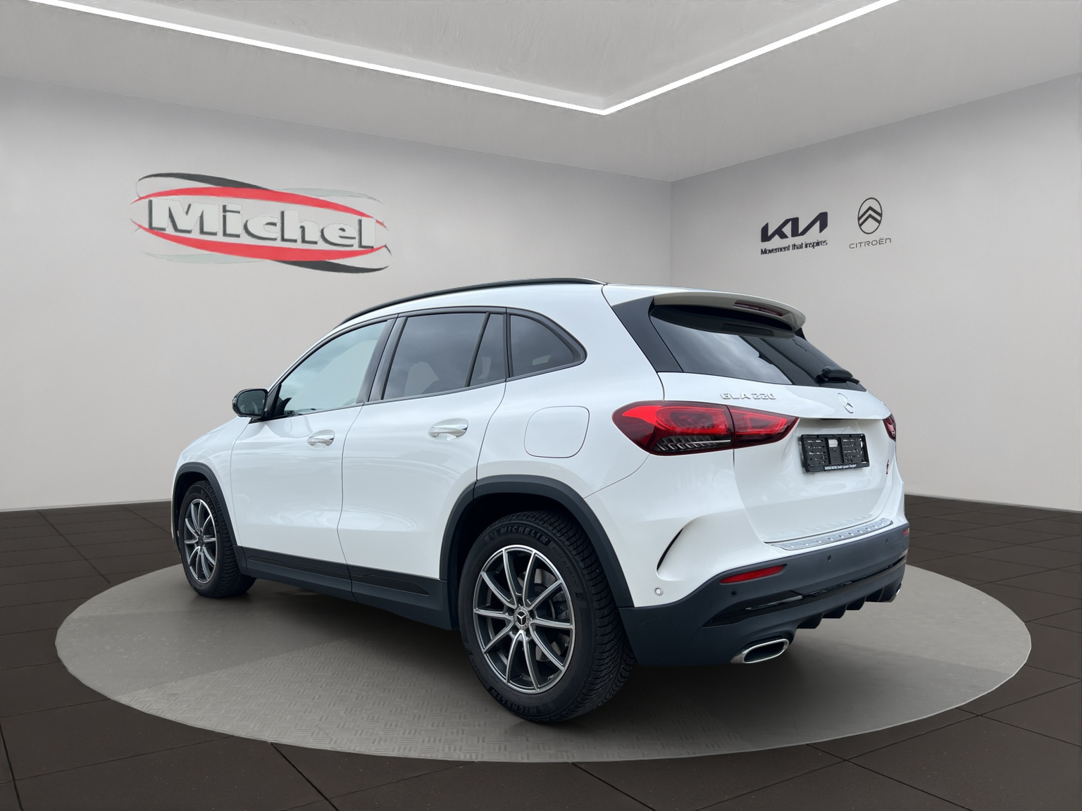 MERCEDES-BENZ GLA 220d 4Matic AMG Line 8G-DCT / Winterräder / frisch ab MFK & mit Garantie