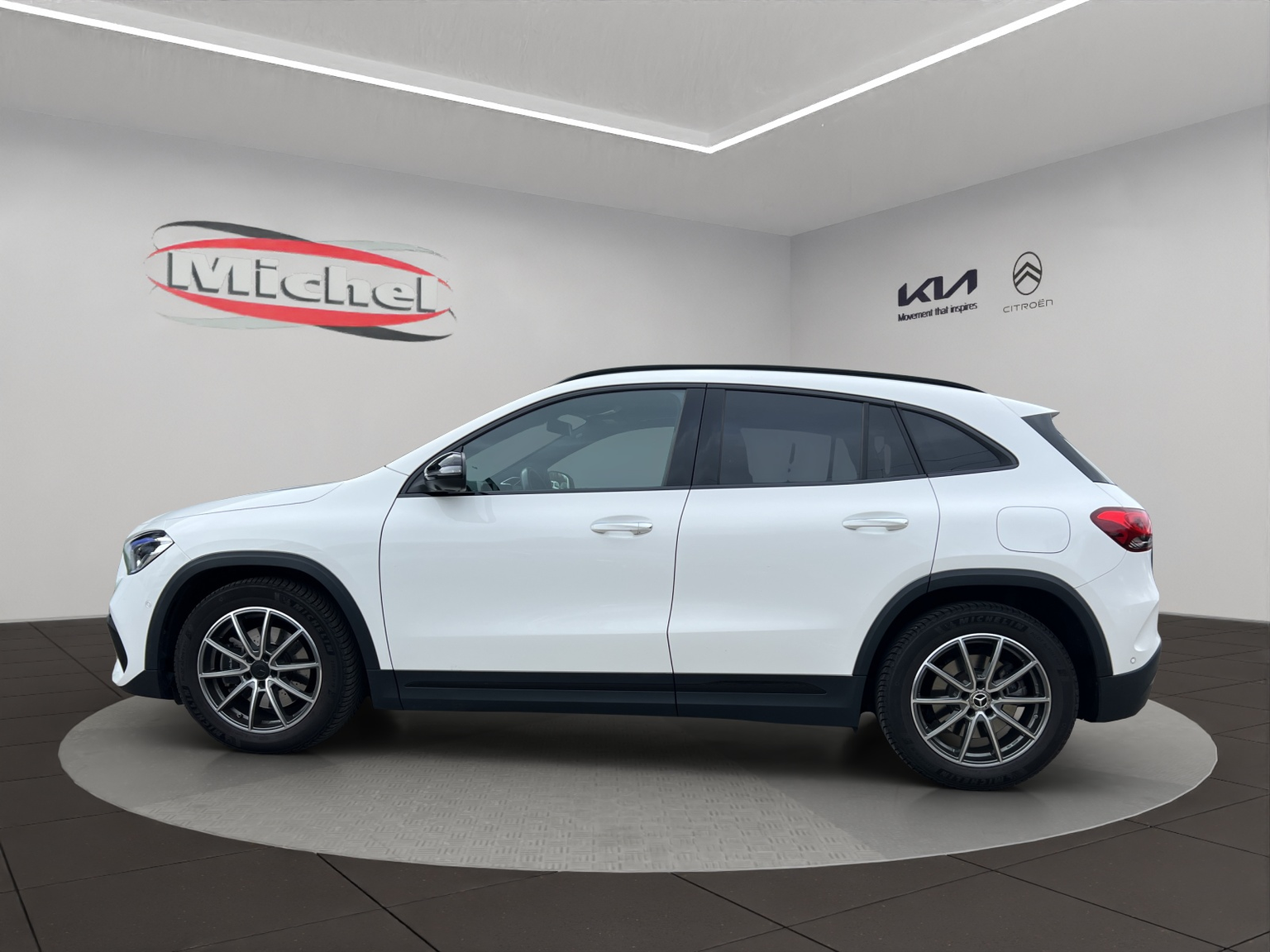 MERCEDES-BENZ GLA 220d 4Matic AMG Line 8G-DCT / Winterräder / frisch ab MFK & mit Garantie