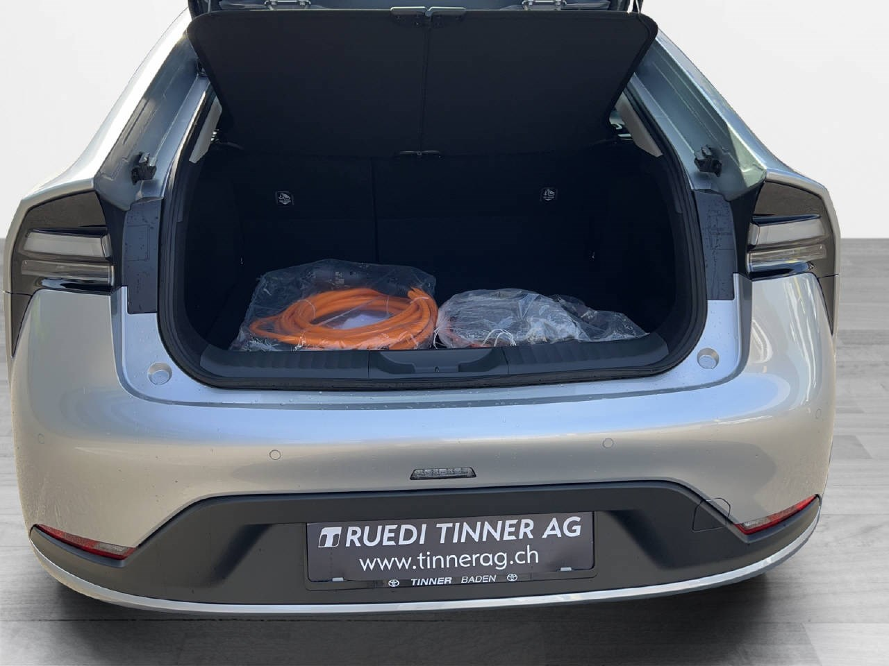 TOYOTA Prius 2.0 Plug-In-Hybrid Trend