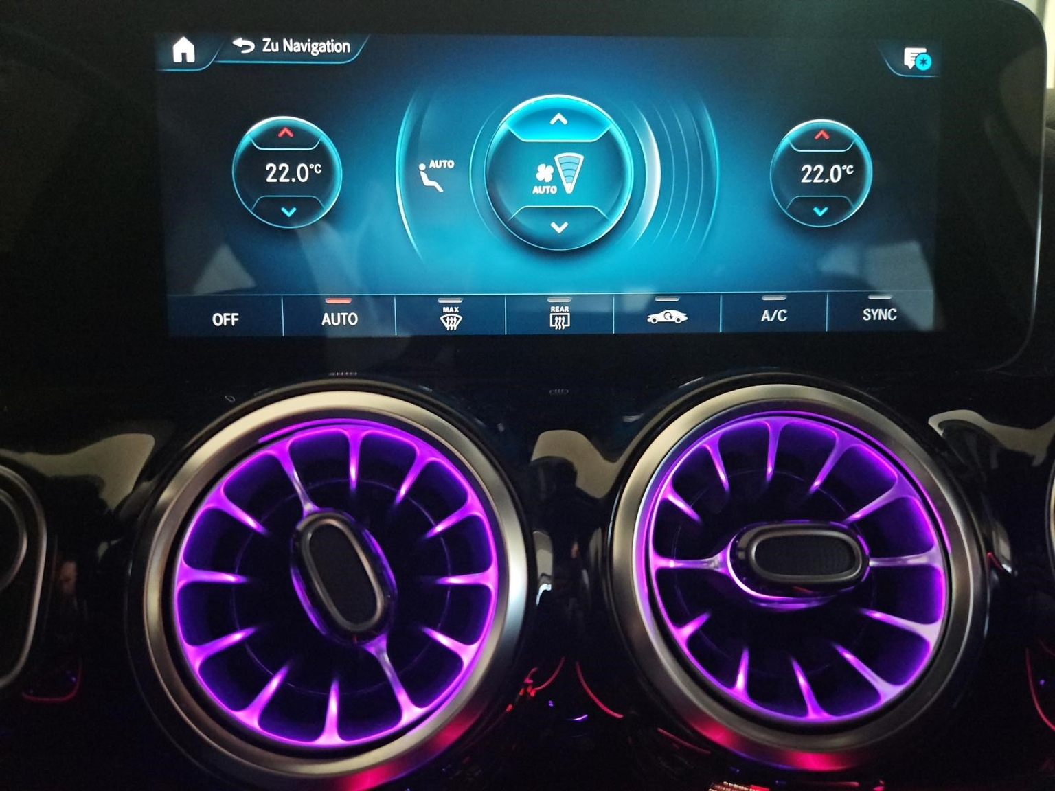MERCEDES-BENZ GLA 250 AMG Line 4matic