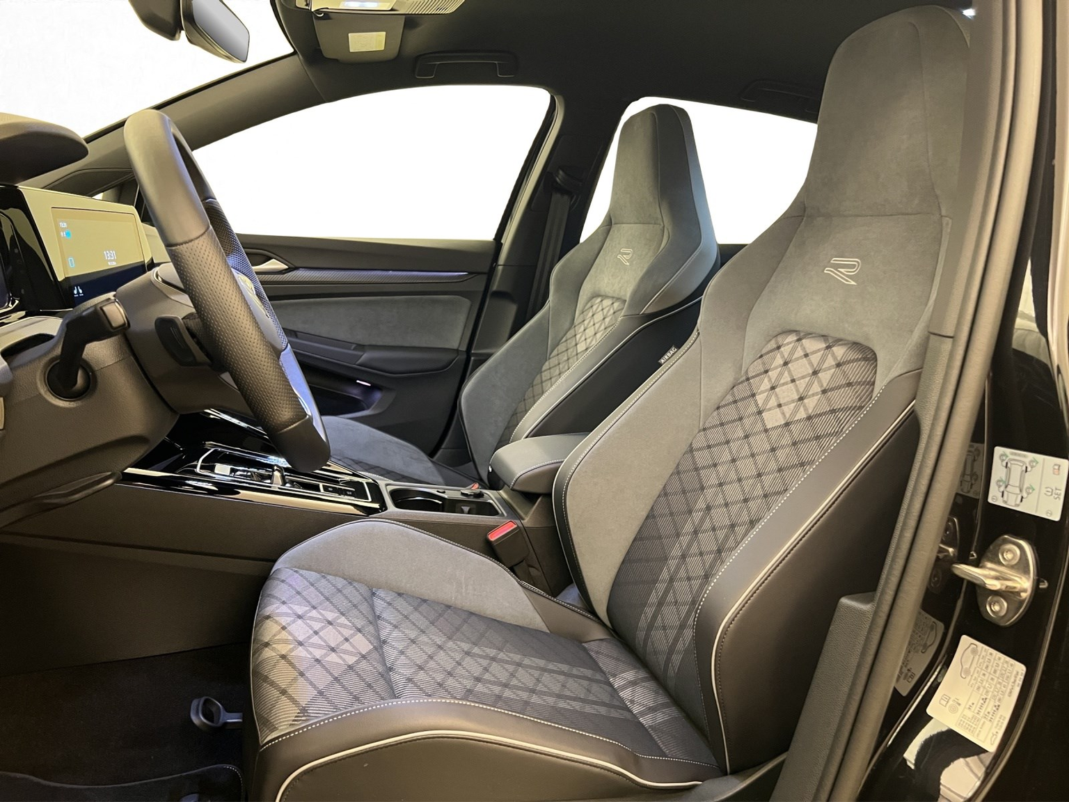 VW Golf 8 2.0 TDI R-Line DSG