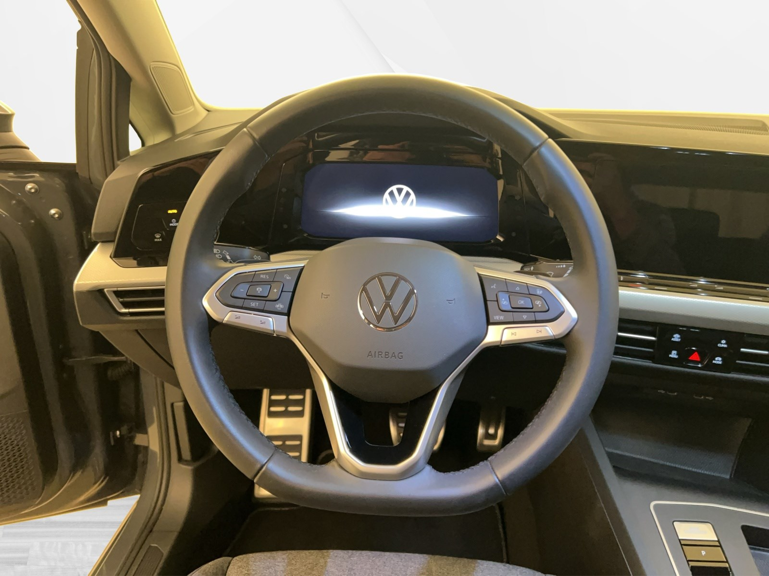 VW Golf 8 1.5 eTSI Move DSG