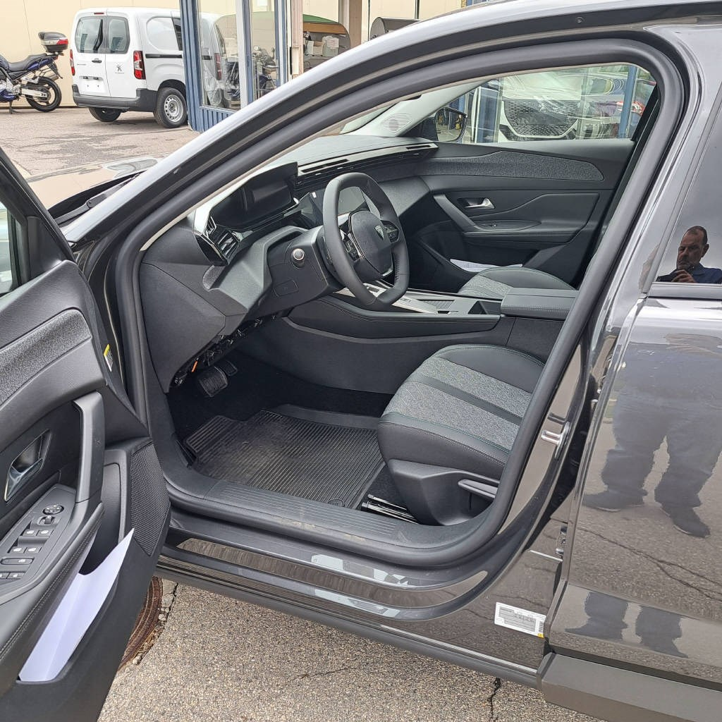 PEUGEOT 408 1.2 PureTech Allure Pack