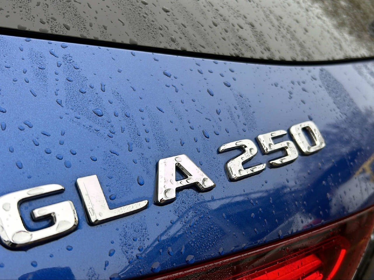 MERCEDES-BENZ GLA 250