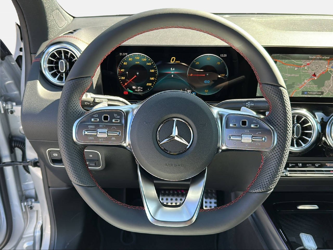 MERCEDES-BENZ EQA 300 AMG Line 4m