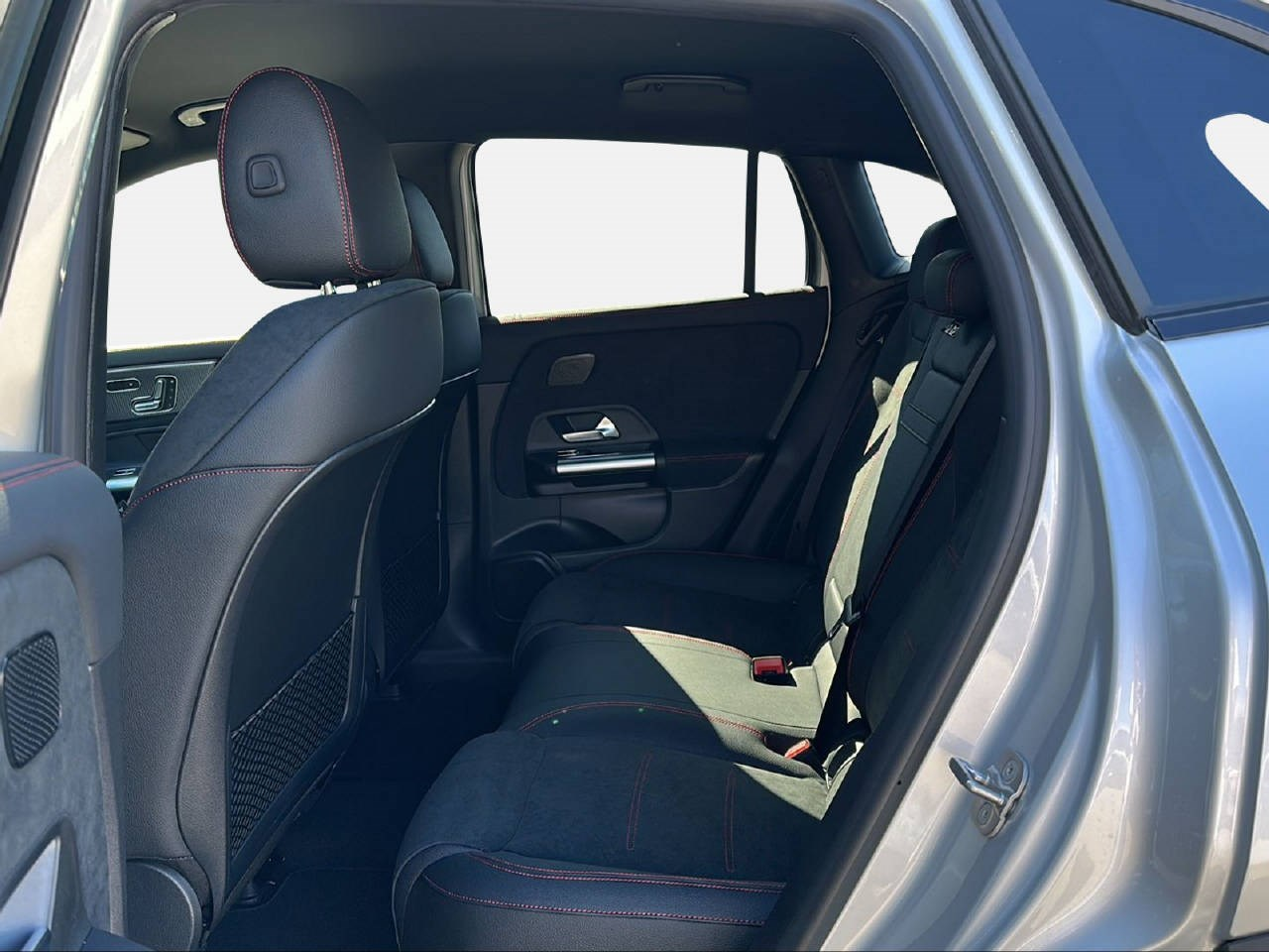 MERCEDES-BENZ EQA 300 AMG Line 4m