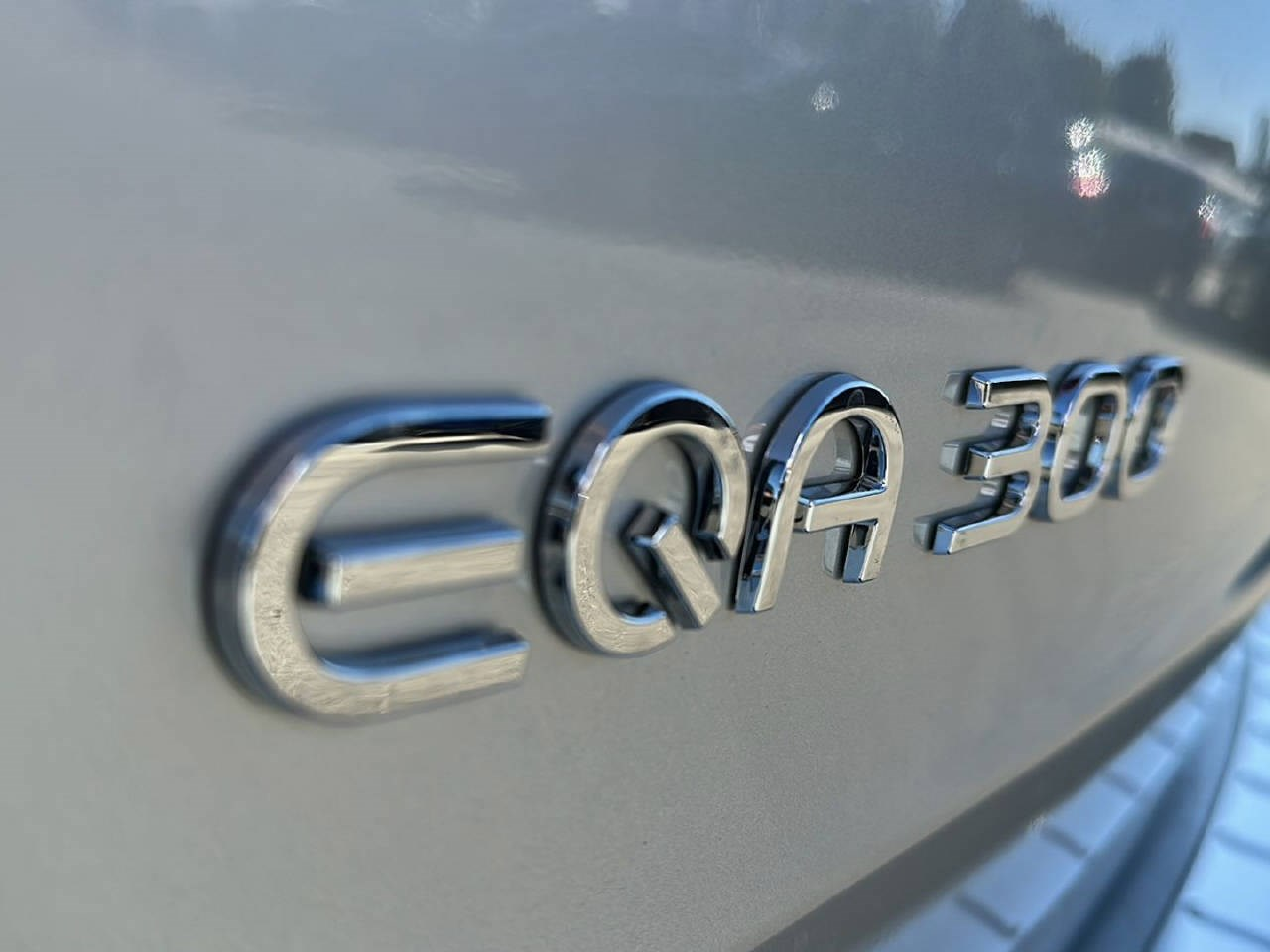 MERCEDES-BENZ EQA 300 AMG Line 4m