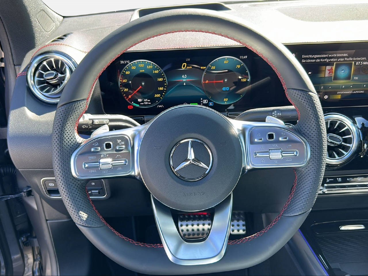 MERCEDES-BENZ EQA 300 Swiss Star AMG Line 4matic