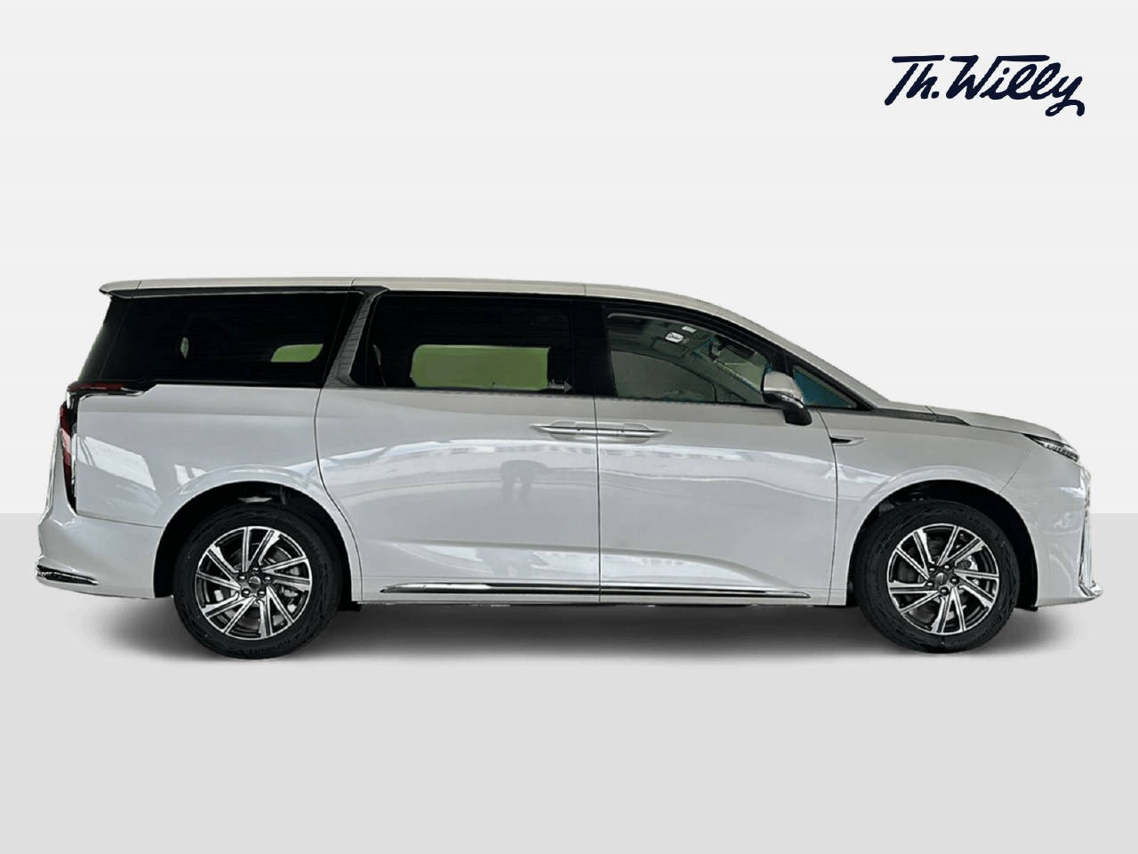 MAXUS Mifa 9 Luxury