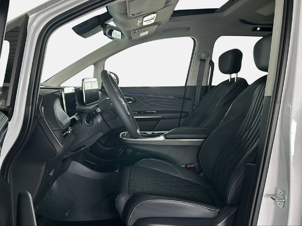 MAXUS Mifa 9 Luxury