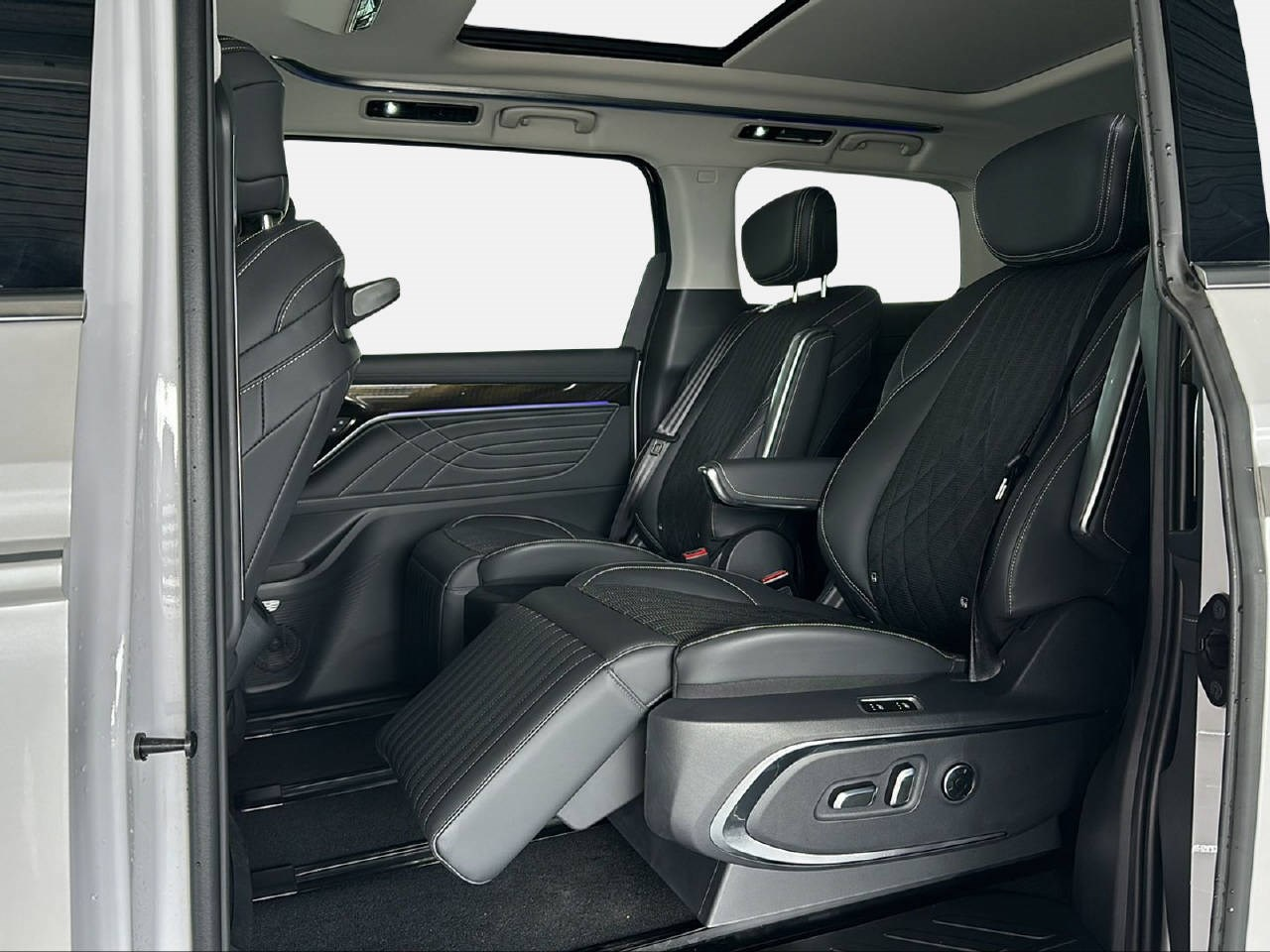 MAXUS Mifa 9 Luxury