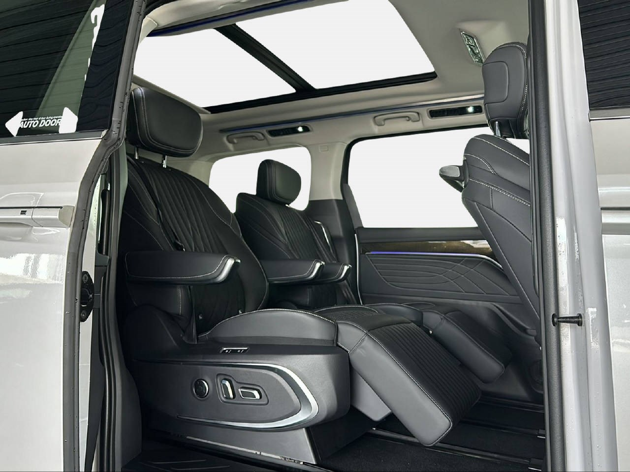MAXUS Mifa 9 Luxury