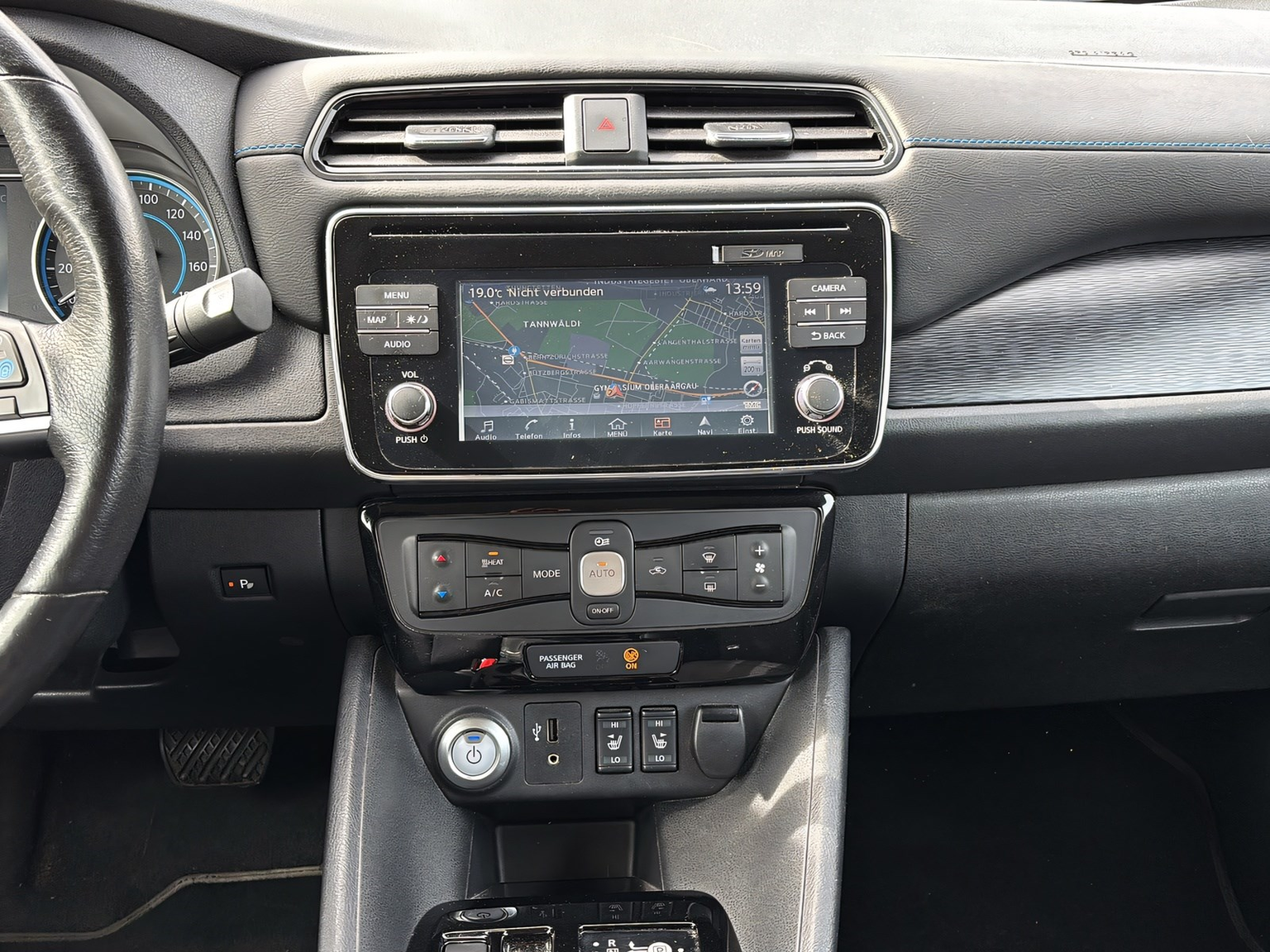 NISSAN Leaf N-Connecta