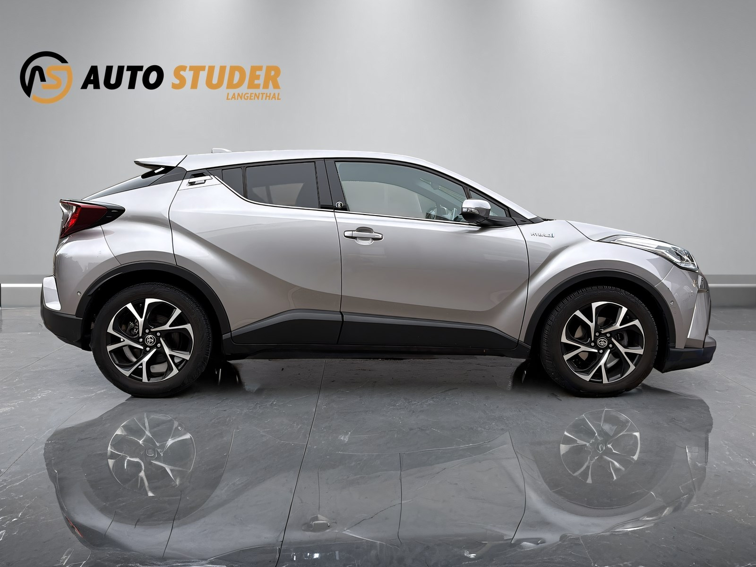 TOYOTA C-HR 2.0 VVTi HSD Team D