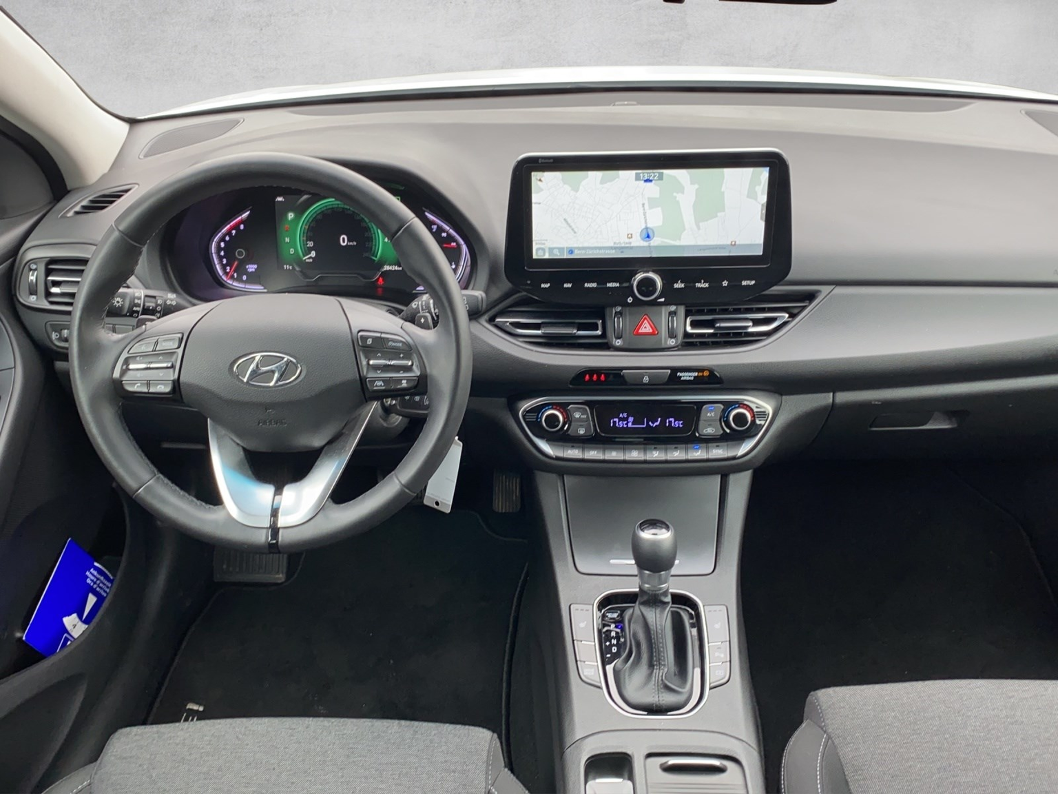 HYUNDAI i30 1.5 T-GDi Amplia