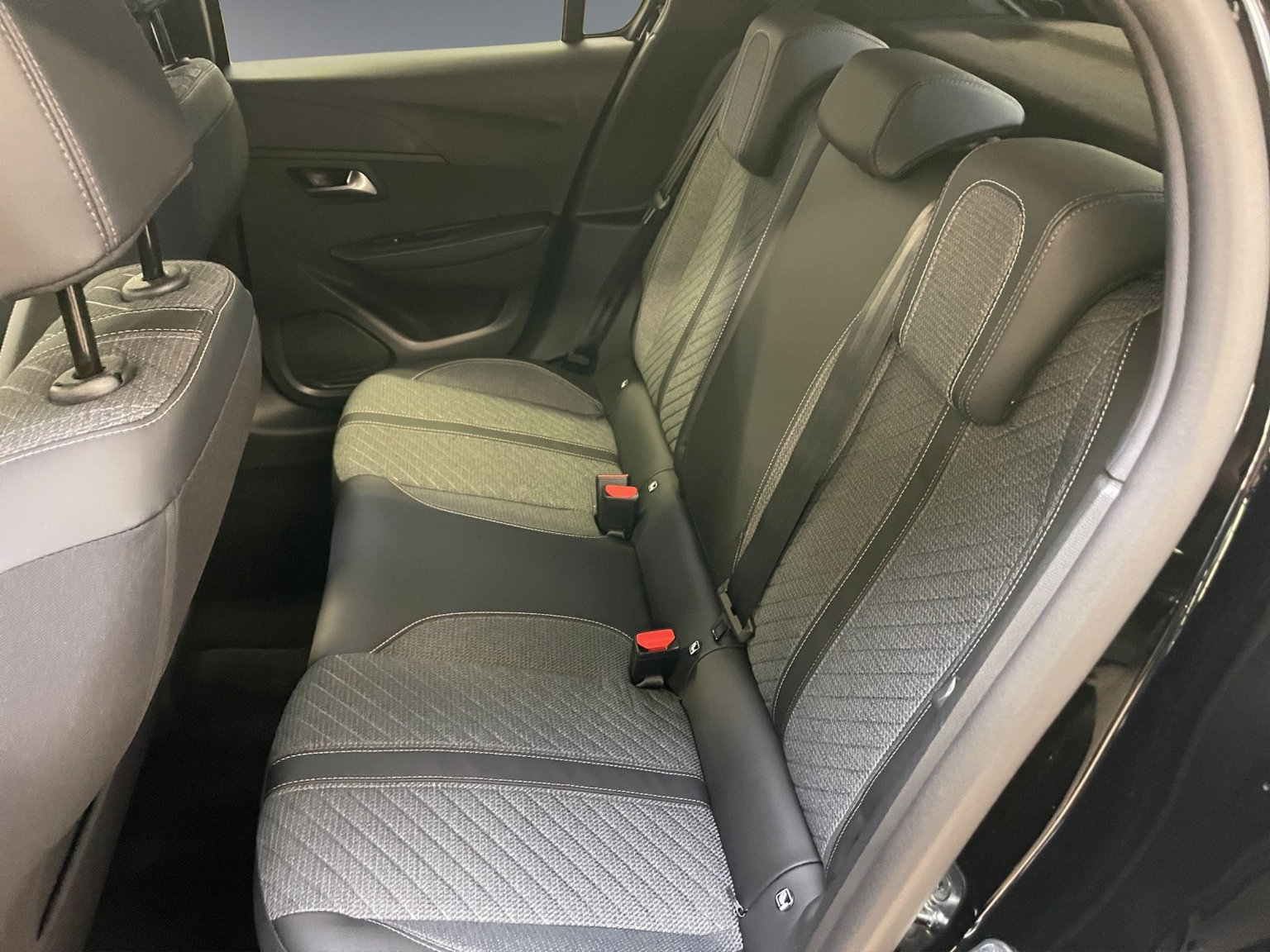 PEUGEOT 208 1.2 Hybrid Allure Premium
