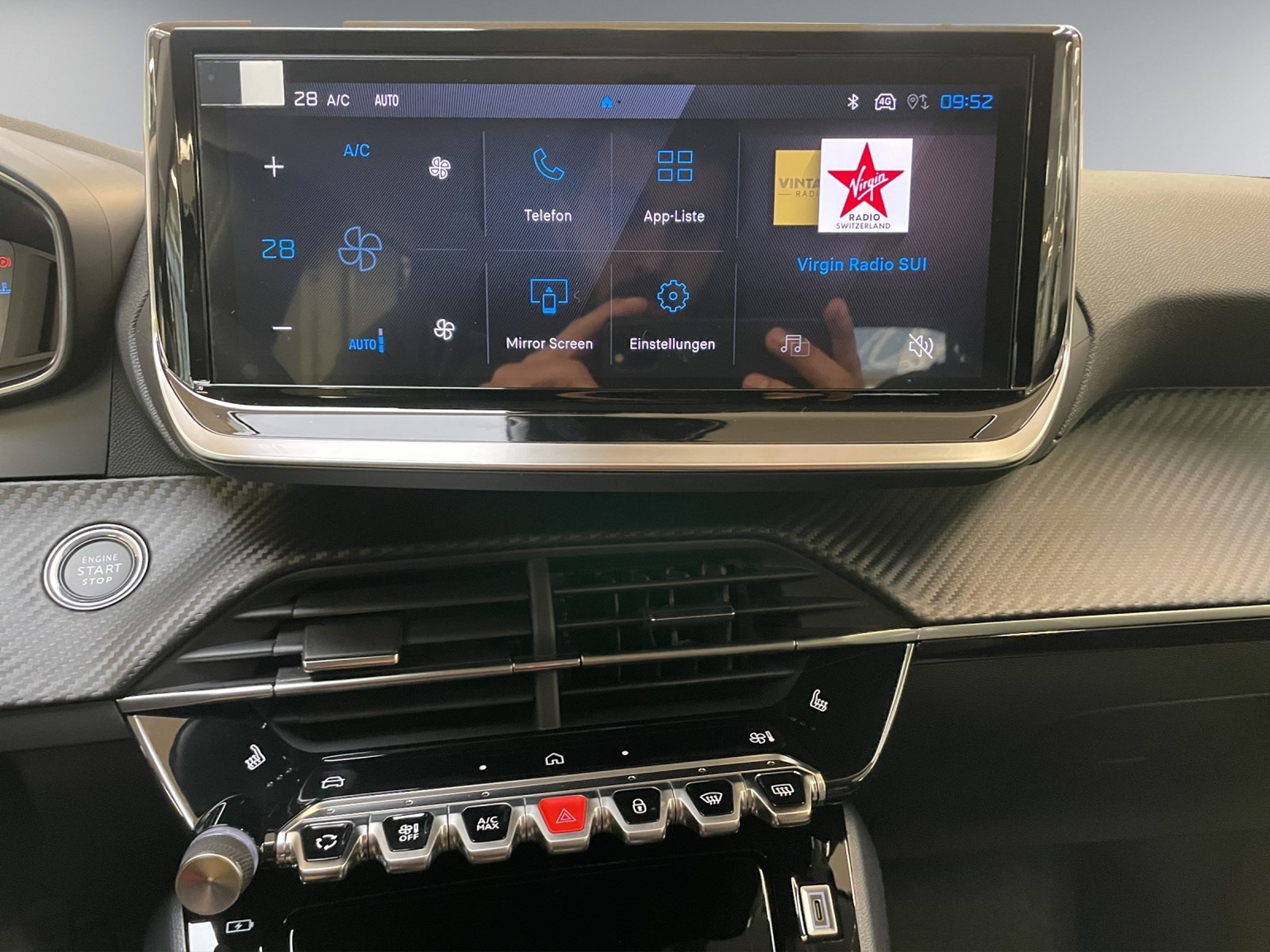 PEUGEOT 208 1.2 Hybrid Allure Premium