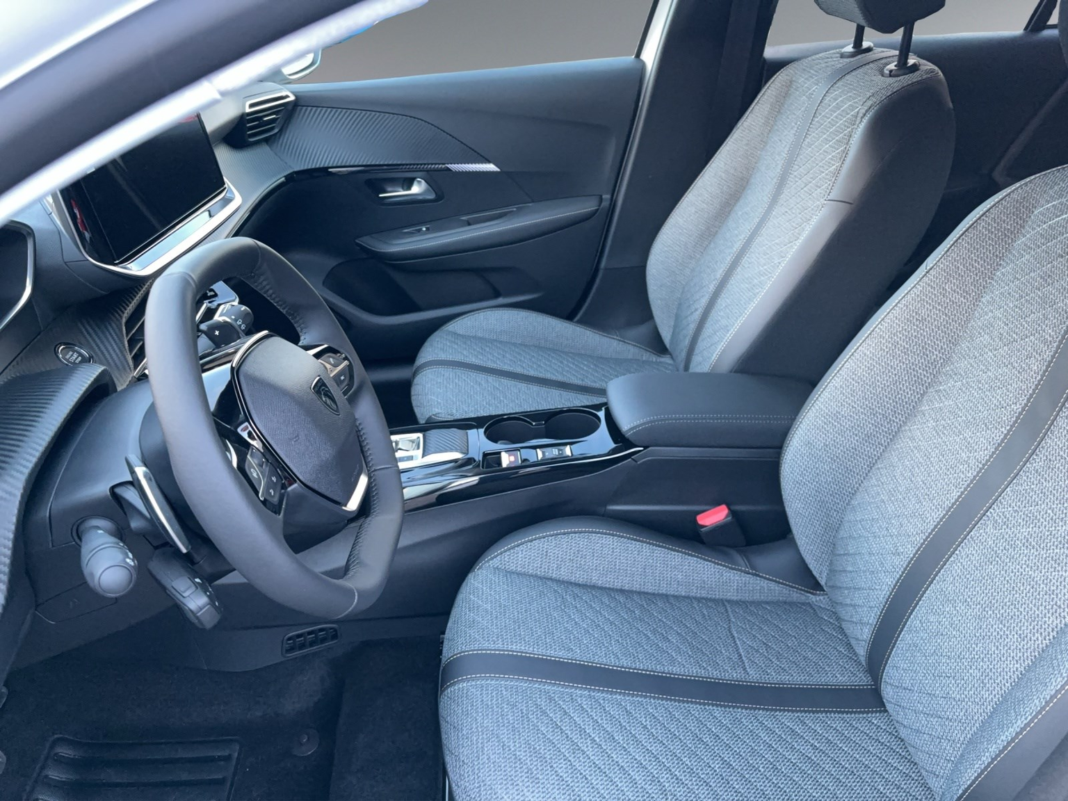 PEUGEOT 208 1.2 Hybrid Allure Premium