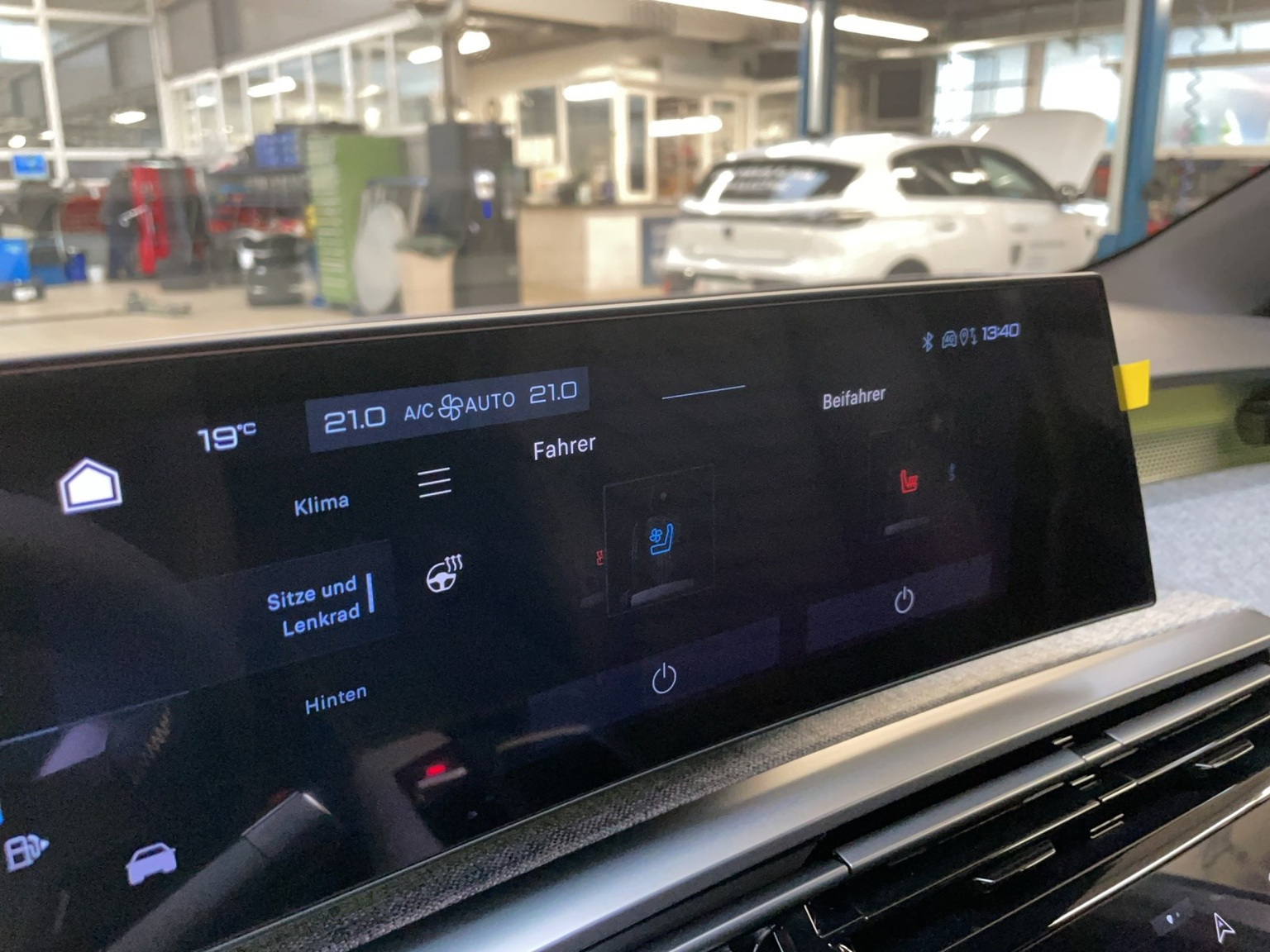 PEUGEOT 5008 1.2 Hybrid GT