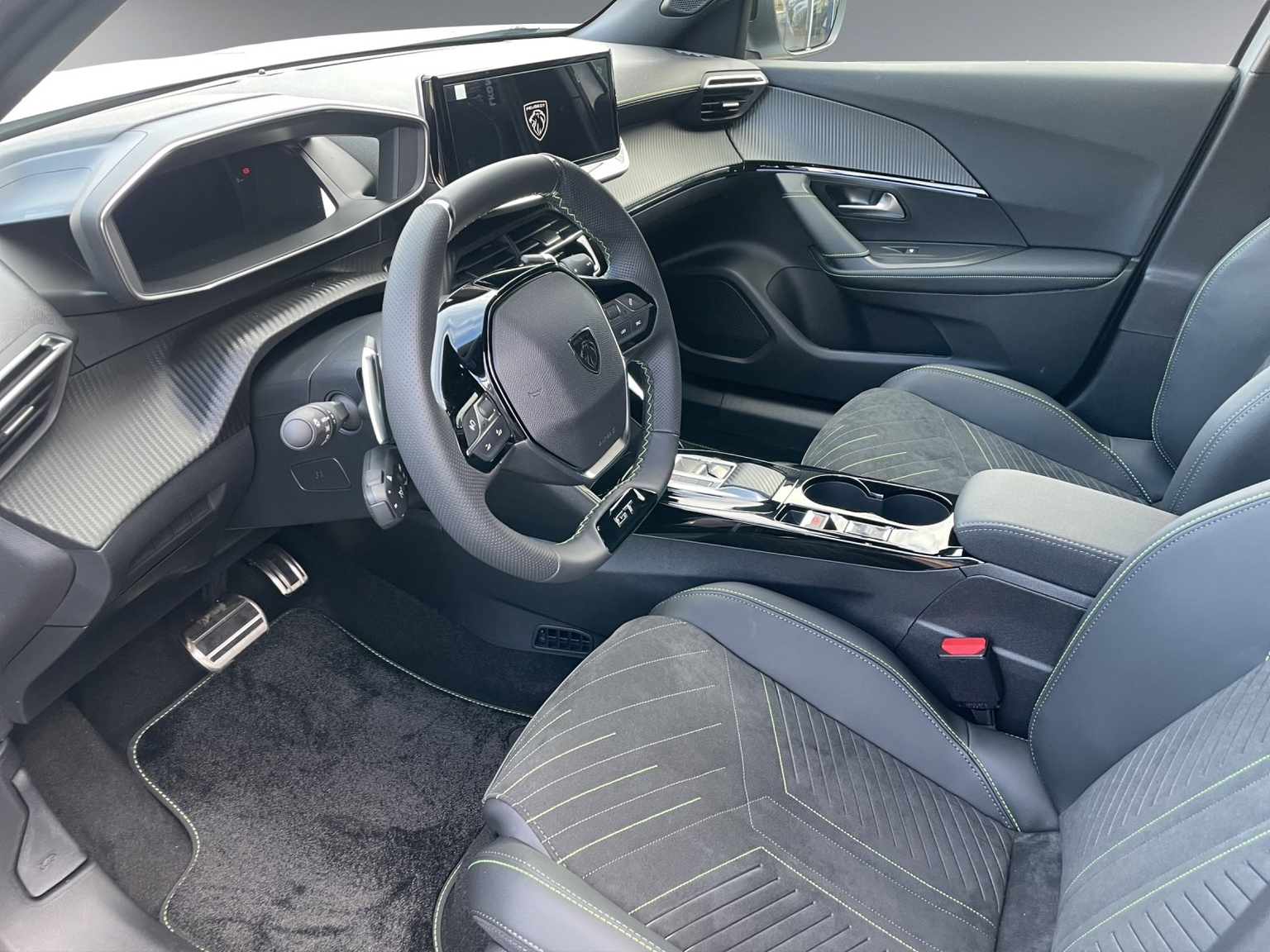 PEUGEOT 2008 1.2 Hybrid GT