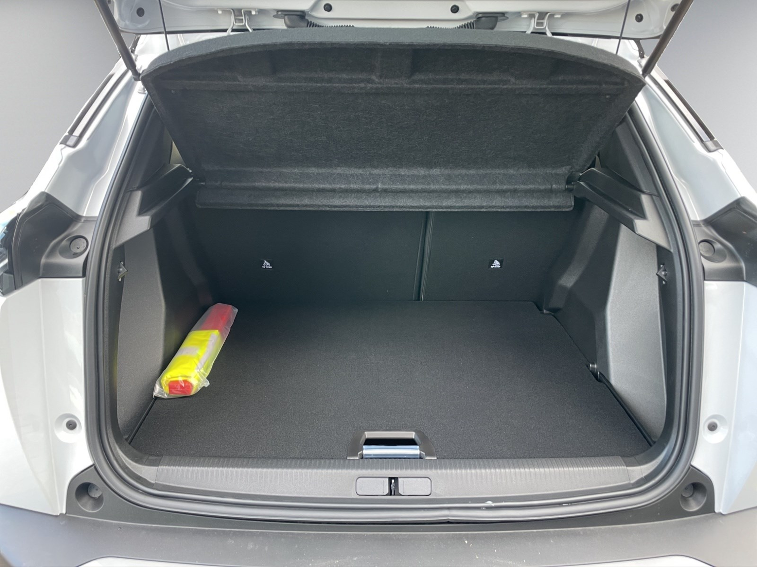PEUGEOT 2008 1.2 Hybrid GT