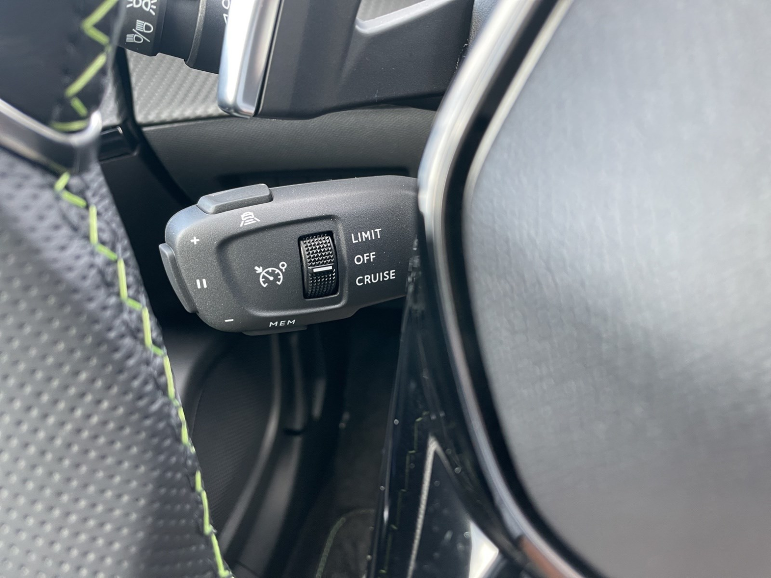 PEUGEOT 2008 1.2 Hybrid GT