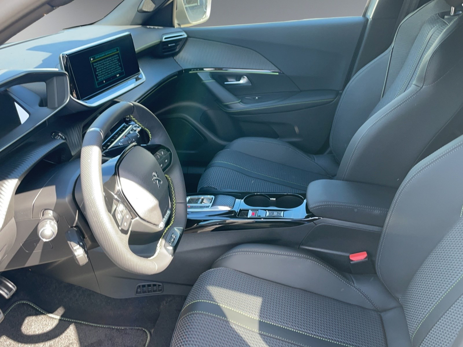 PEUGEOT 2008 e-GT