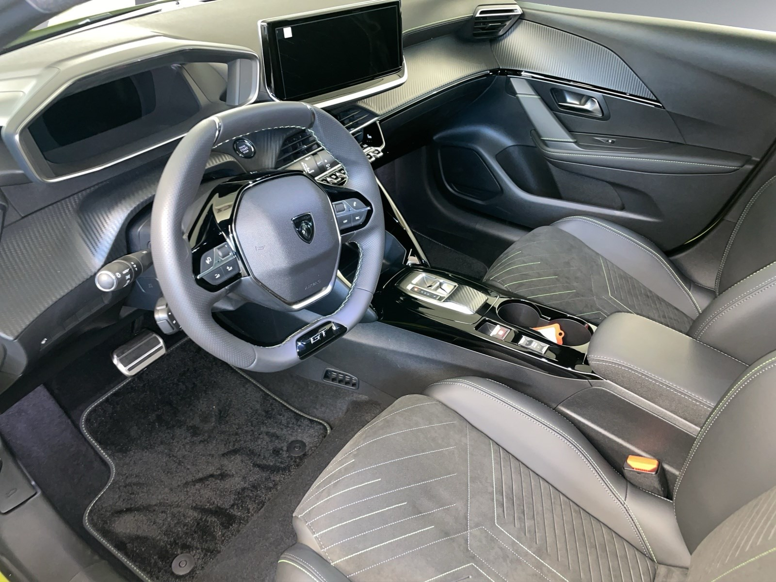 PEUGEOT 208 e-GT